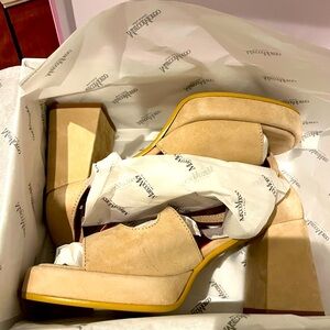 BNIB Marco Moreo platform sandals. Fit like 8.5. Beautiful!!